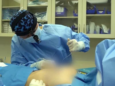 Wie die Bruststraffung mit dem inneren BH für eine jugendlichere Brustform sorgt