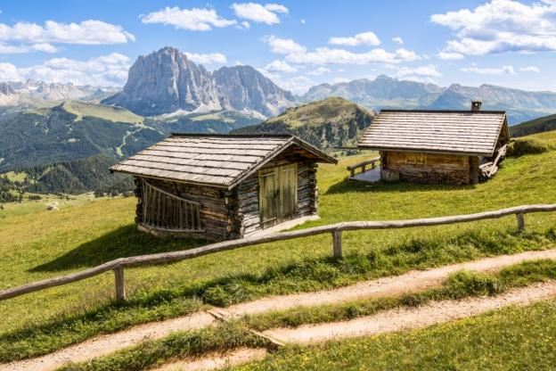 Flucht in die Berge: So planen Sie Ihr erstes Abenteuer in einer Almhütte